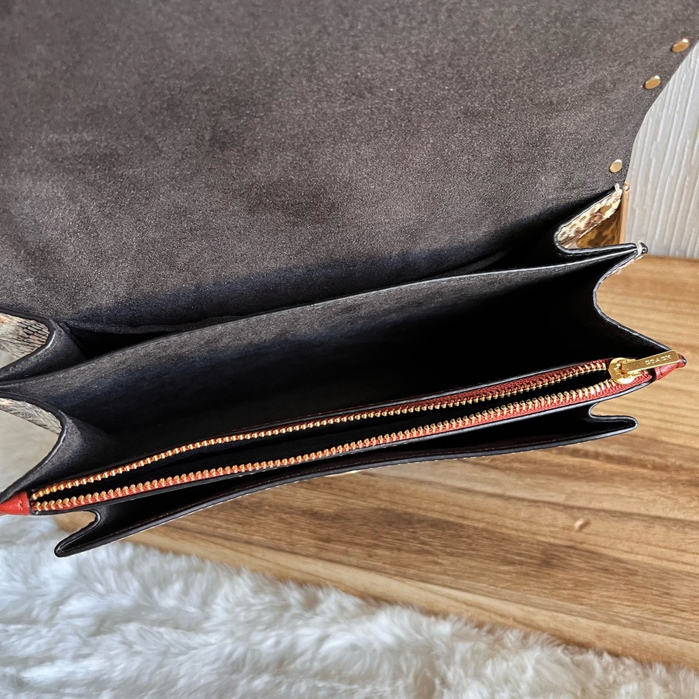 Coach Klare In Signature with Rivets
Khaki Multi Canvas Cross Body - Picture 3 of 6